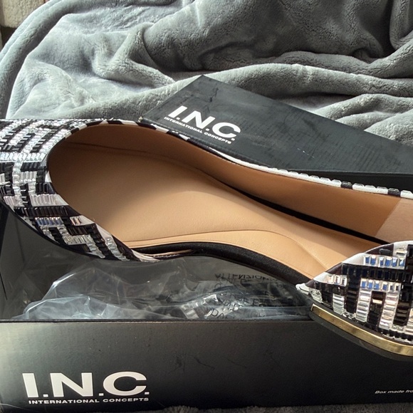 INC International Concepts Black and White Patterned Flats - Picture 7 of 12